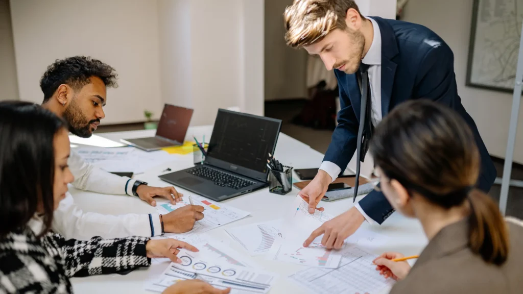 Leveraging data analytics to drive faster and smarter decisions by cloudquest